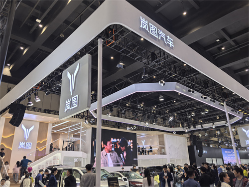 三腔空悬+华为乾崑ADS Ultra 岚图泰山携顶级技术登陆郑州车展 