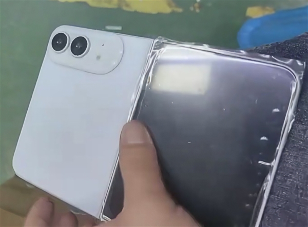 苹果首款折叠屏手机iPhone Ultra配色曝光：产能限制致色彩“做减法”