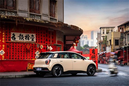广汽埃安 UT小型纯电车 颜值与实用并存 