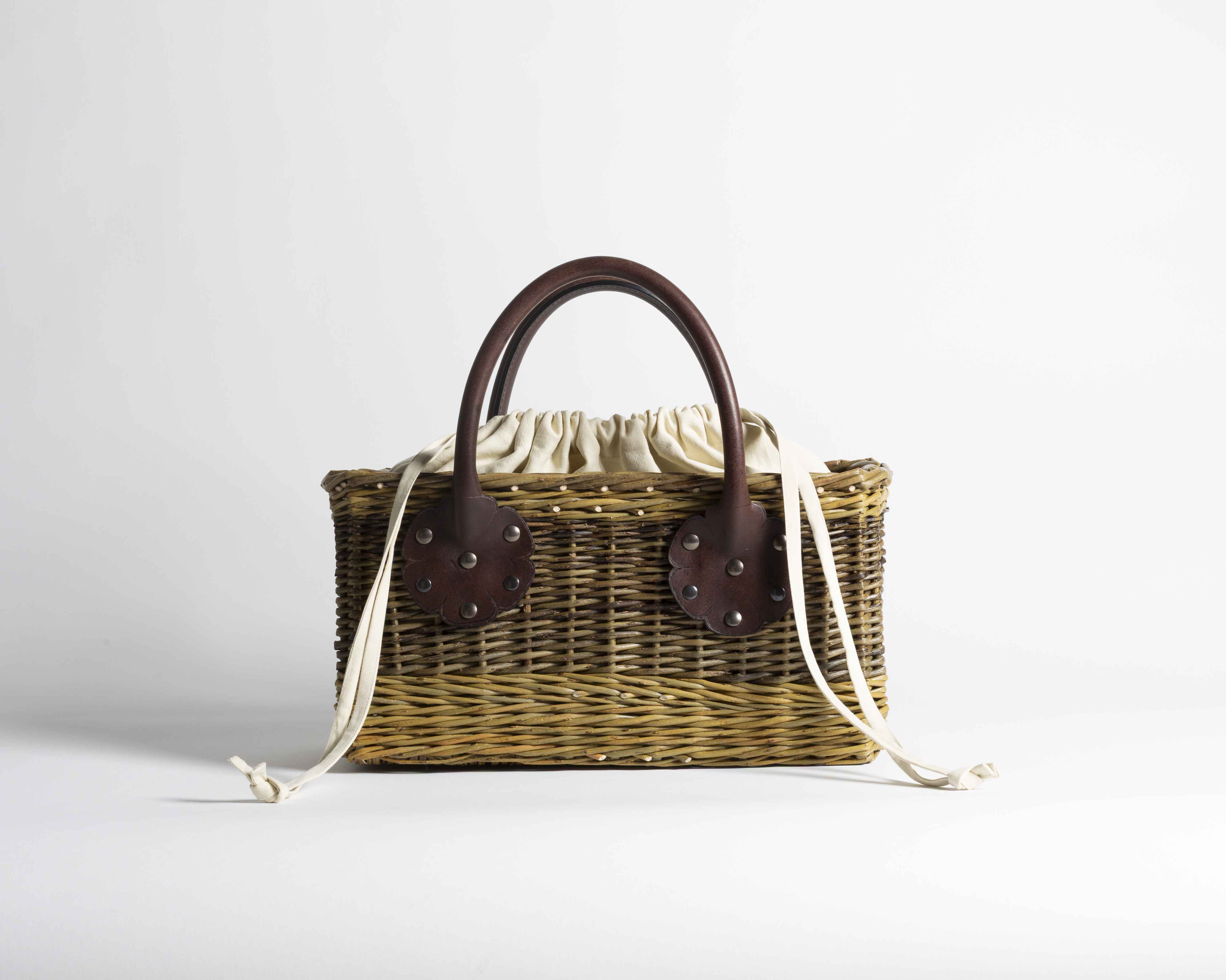 JW ANDERSON携手Eddie Glew于2026年米兰国际家具展期间独家呈现The Basket Bag