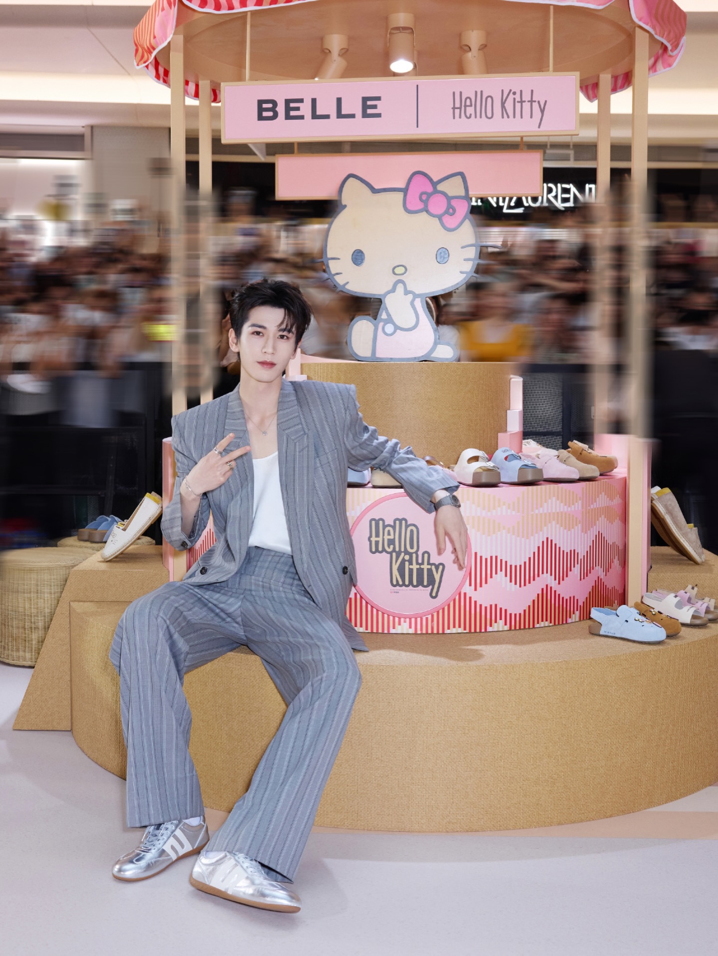 百丽×黑皮Hello Kitty联名系列发售