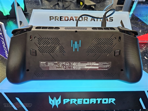 Intel锐炫G3新U落地 宏碁Atlas8双风扇掌机实拍