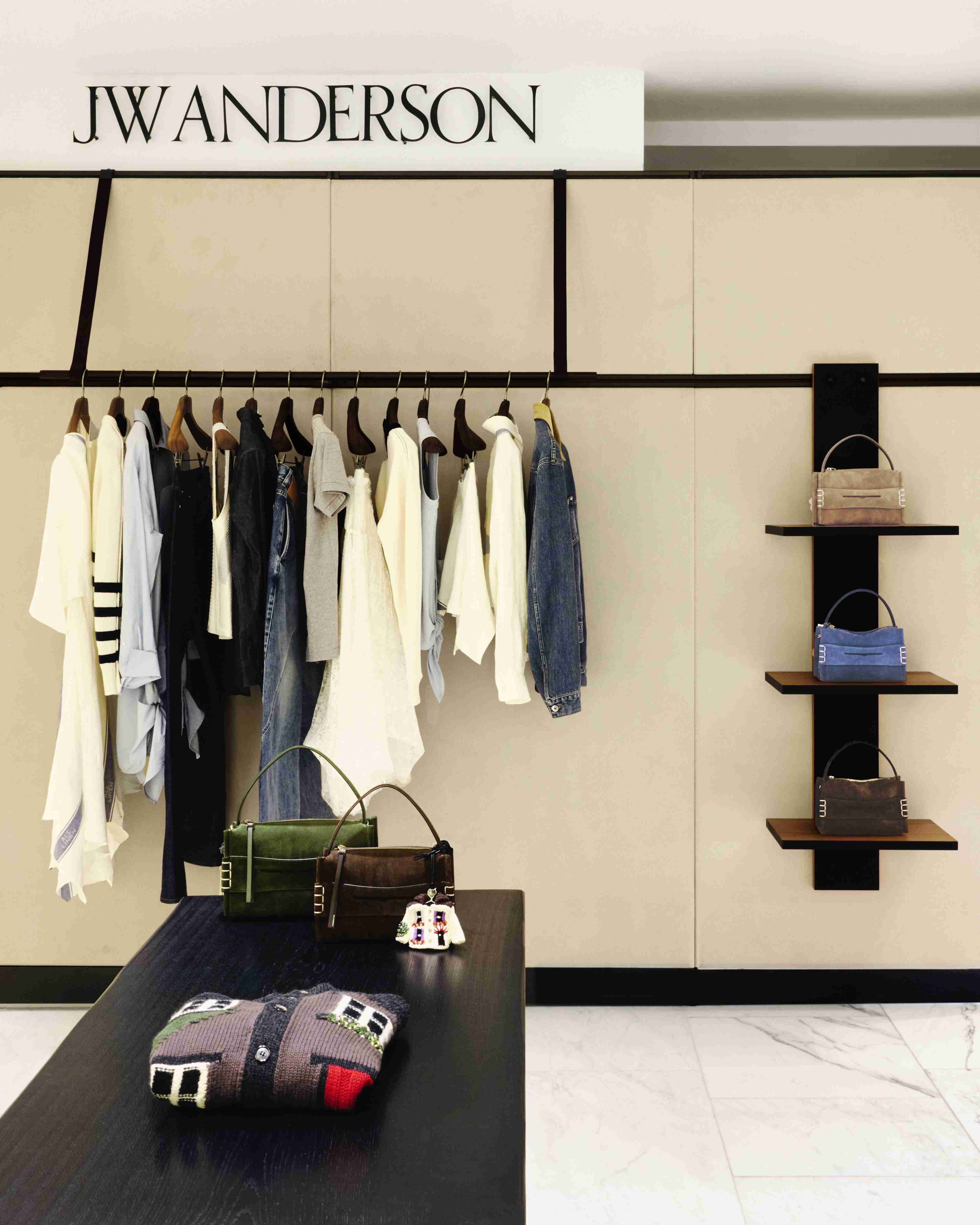 JW ANDERSON于伦敦Selfridges启幕永久性女装空间