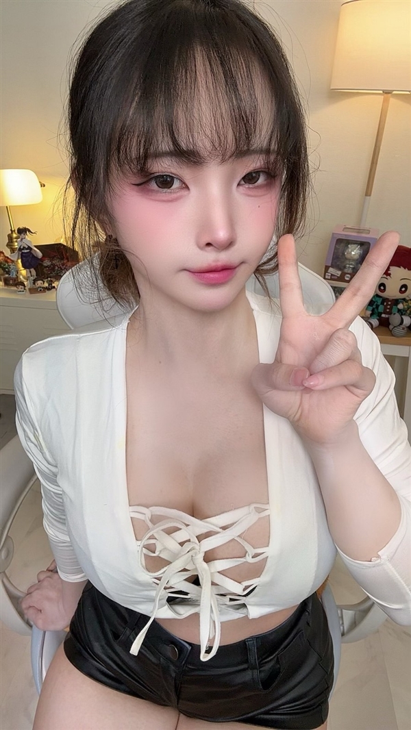 韩援Coser小花生新Cos图赏 身材非常傲人
