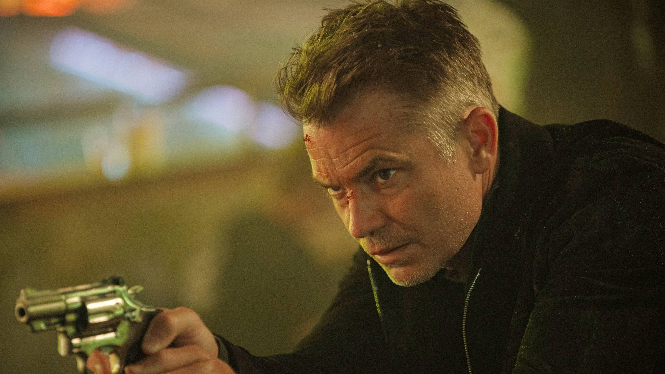 被严重低估的6集神剧：Timothy Olyphant这部爽片，黄石迷和博斯粉都该看看 