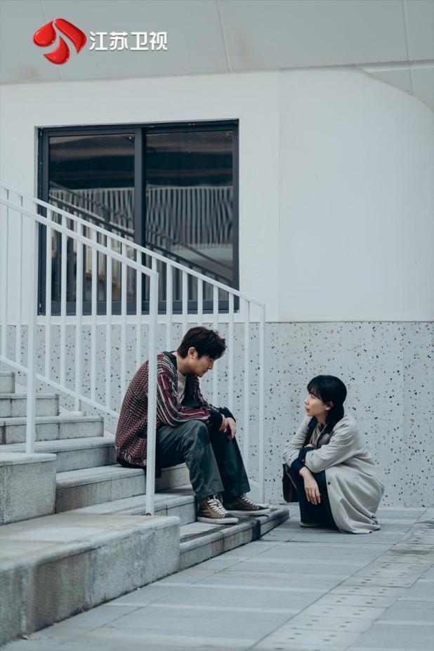 郭京飞任素汐《迷墙》江苏卫视开播 一锤砸出三千万是福是祸? 郭京飞任素汐《迷墙》江苏卫视开播 一锤砸出三千万是福是祸?