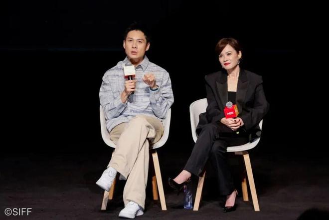 《爸妈不在家》：被“淋湿”的东亚小孩，长大后学会自己开空调