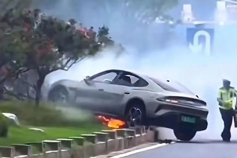 小米跌幅63%,比亚迪缩水5000亿!电车暴涨、市值崩塌,中国车企冰火两重天