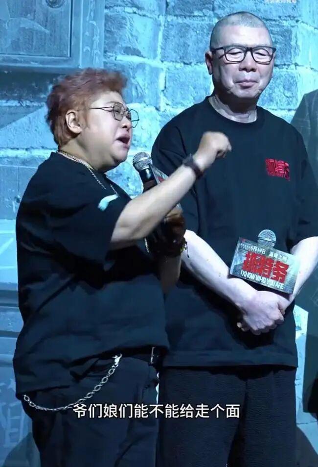 冯小刚该恨死韩红了 