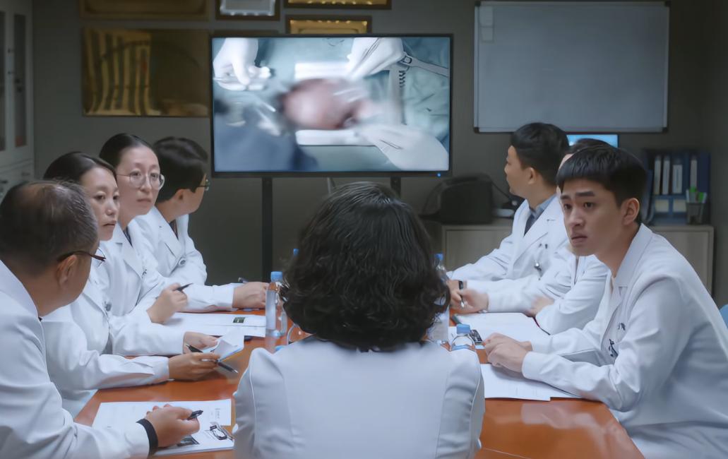 躲过赵又廷毛晓彤，却被39岁男配吸引，《问心2》这一波赢麻了