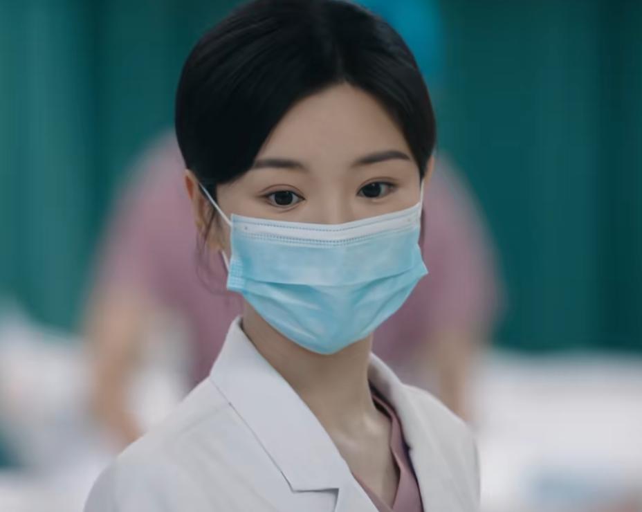 女演员千万别整容，看《问心2》毛晓彤与张佳宁同框，对比很惨烈