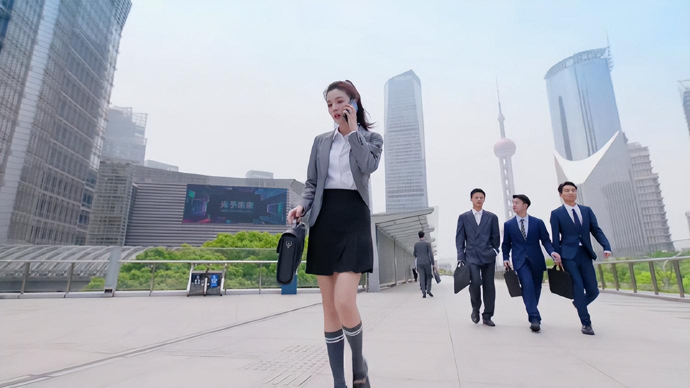 看完《爱情有烟火》再看《云秀行》，我只想说，积压剧还不如不播