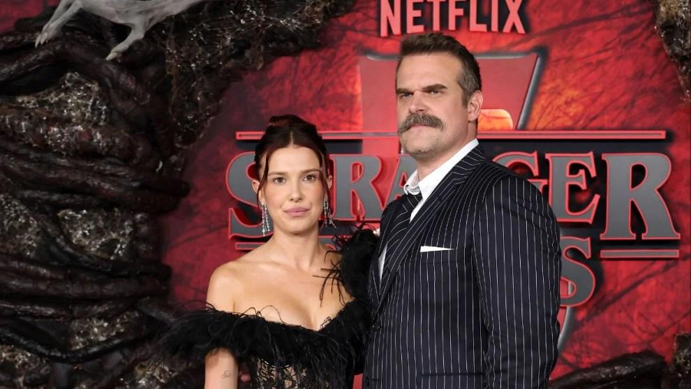 《怪奇物语》父女档再聚首！米莉与大卫将主演Netflix间谍新剧 