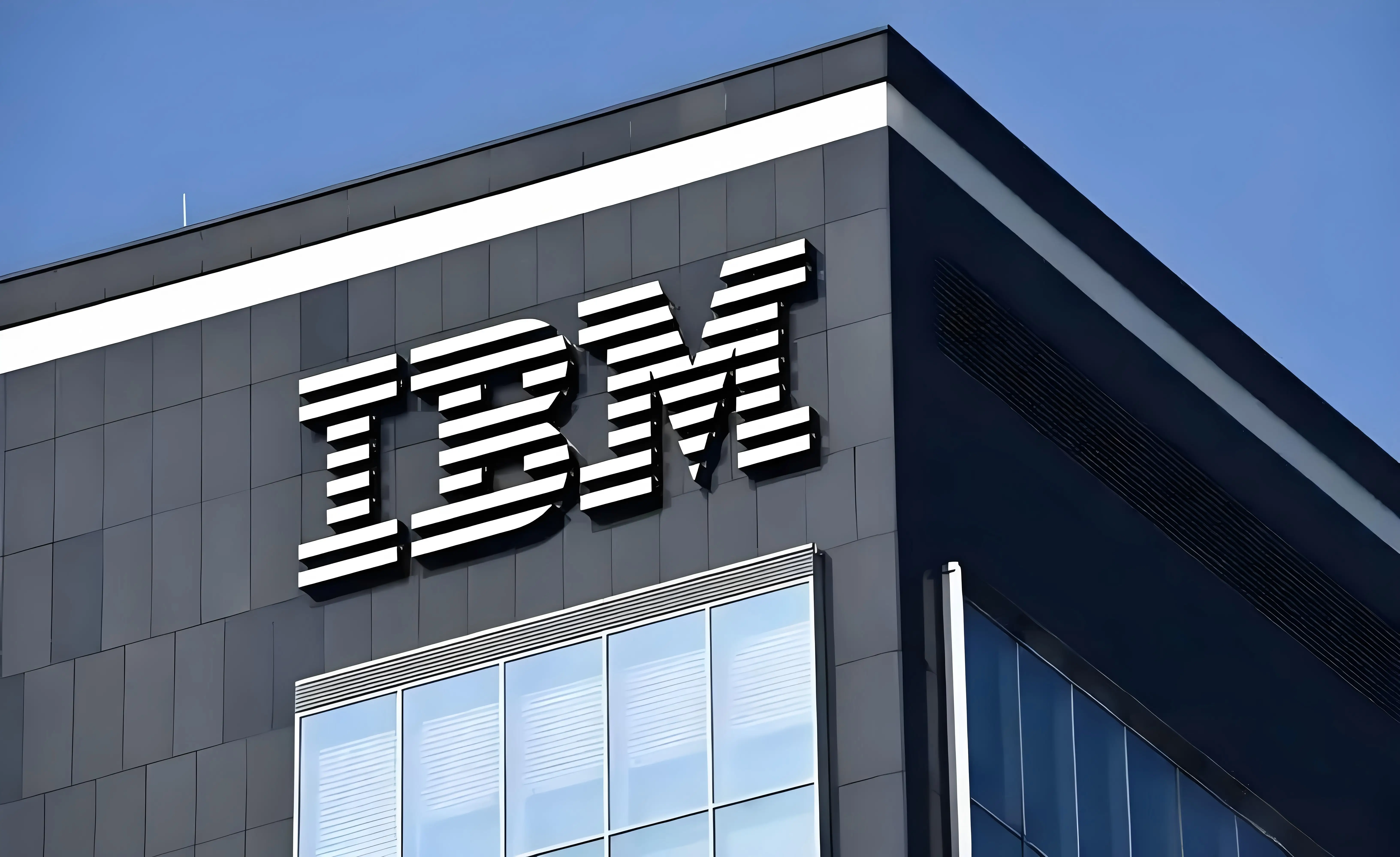 IBM公布亚1纳米芯片架构：能效最高提升70% 