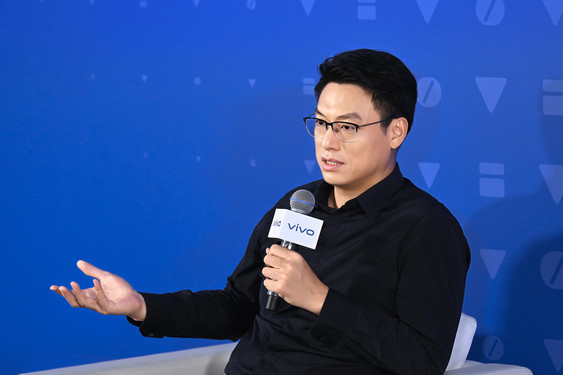 vivo黄韬：折叠屏竞争已从硬件转向体验，同代只做一个版本