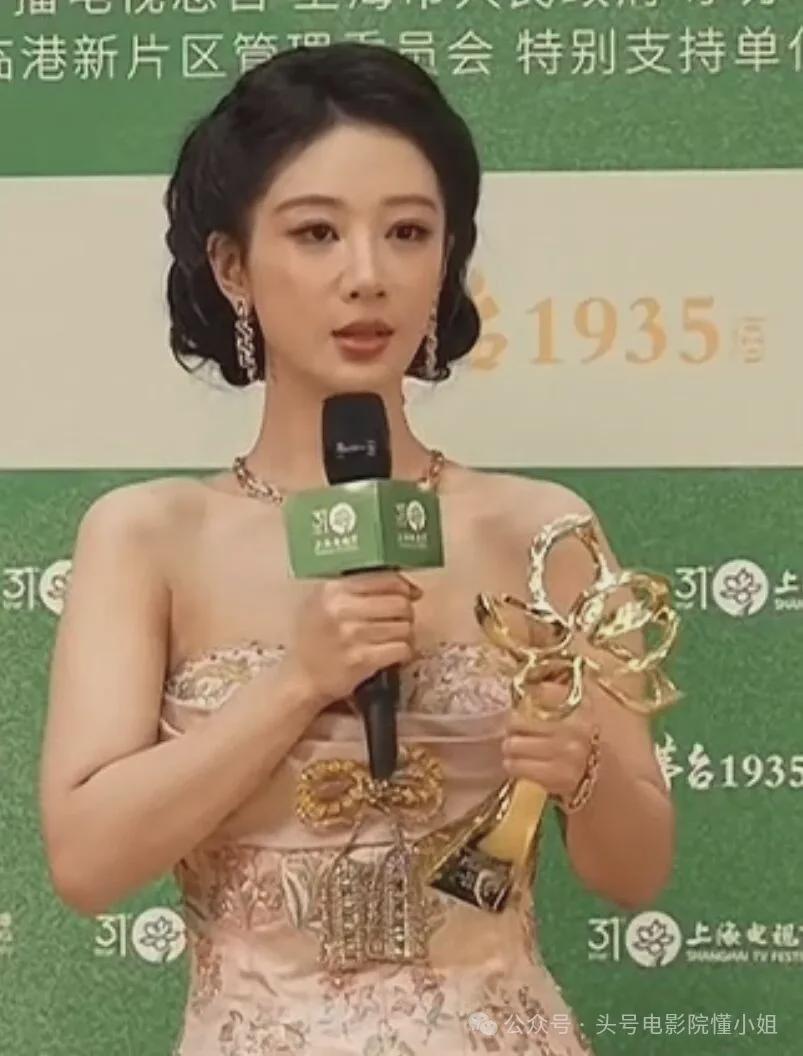 白玉兰6提0中!肖战《藏海传》输给于和伟后晒面包,暴露真实差距 白玉兰6提0中!肖战《藏海传》输给于和伟后晒面包,暴露真实差距