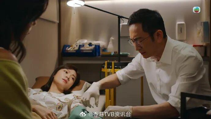 非份之罪|吴启华再穿白大褂毫无老态,程至美化身偏执魔鬼严父,后续癫狂戏份陆续登场 非份之罪|吴启华再穿白大褂毫无老态,程至美化身偏执魔鬼严父,后续癫狂戏份陆续登场