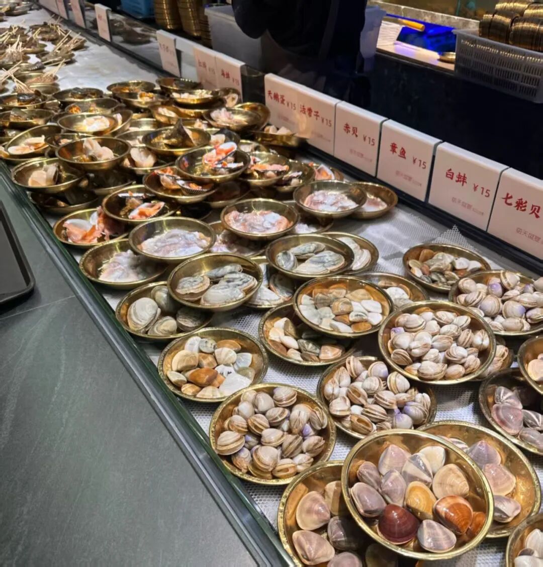 高端海鲜自助,集体降价自救