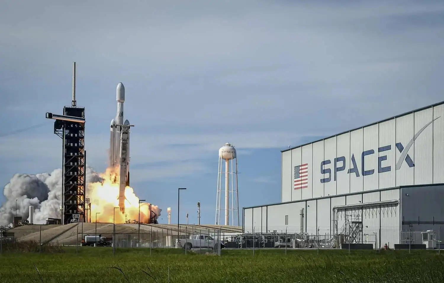 SpaceX再放大招：申请10万颗Gen3卫星，承载全球AI流量 