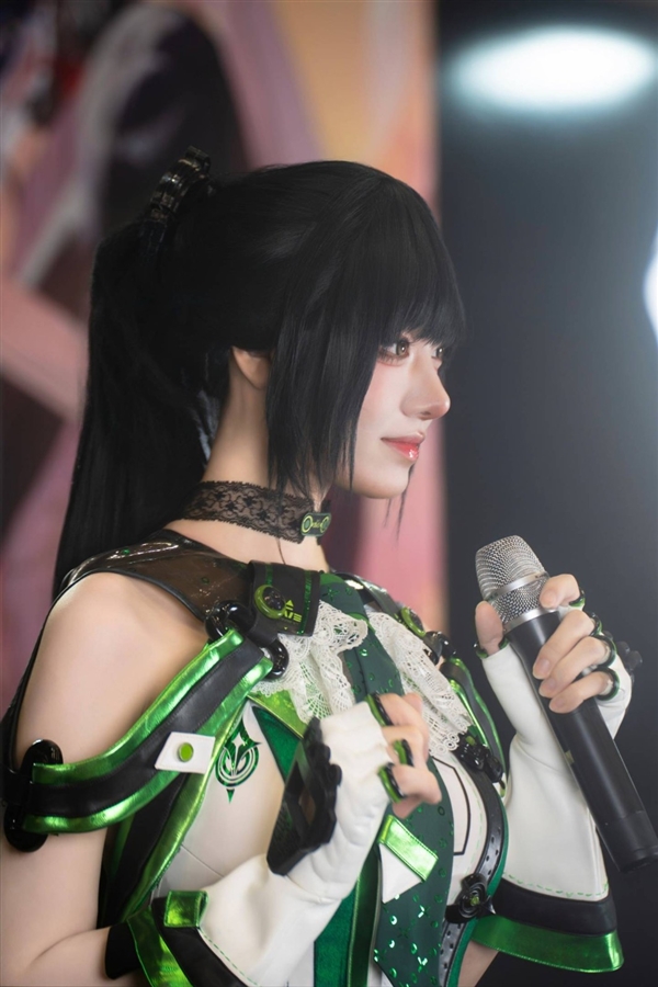 韩国美女Cos《剑星》伊芙美图 身形气质高度契合