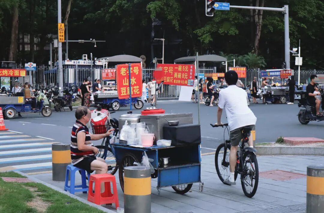 被地摊截流生意，一批餐饮店开始“摆摊”了 