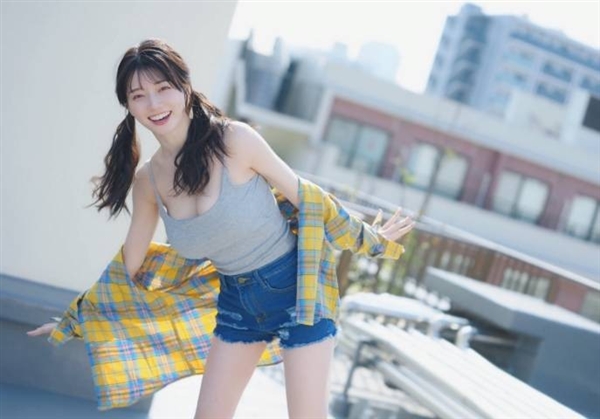 日本演员濑户环奈Cos《最终幻想7》蒂法 身材很顶了